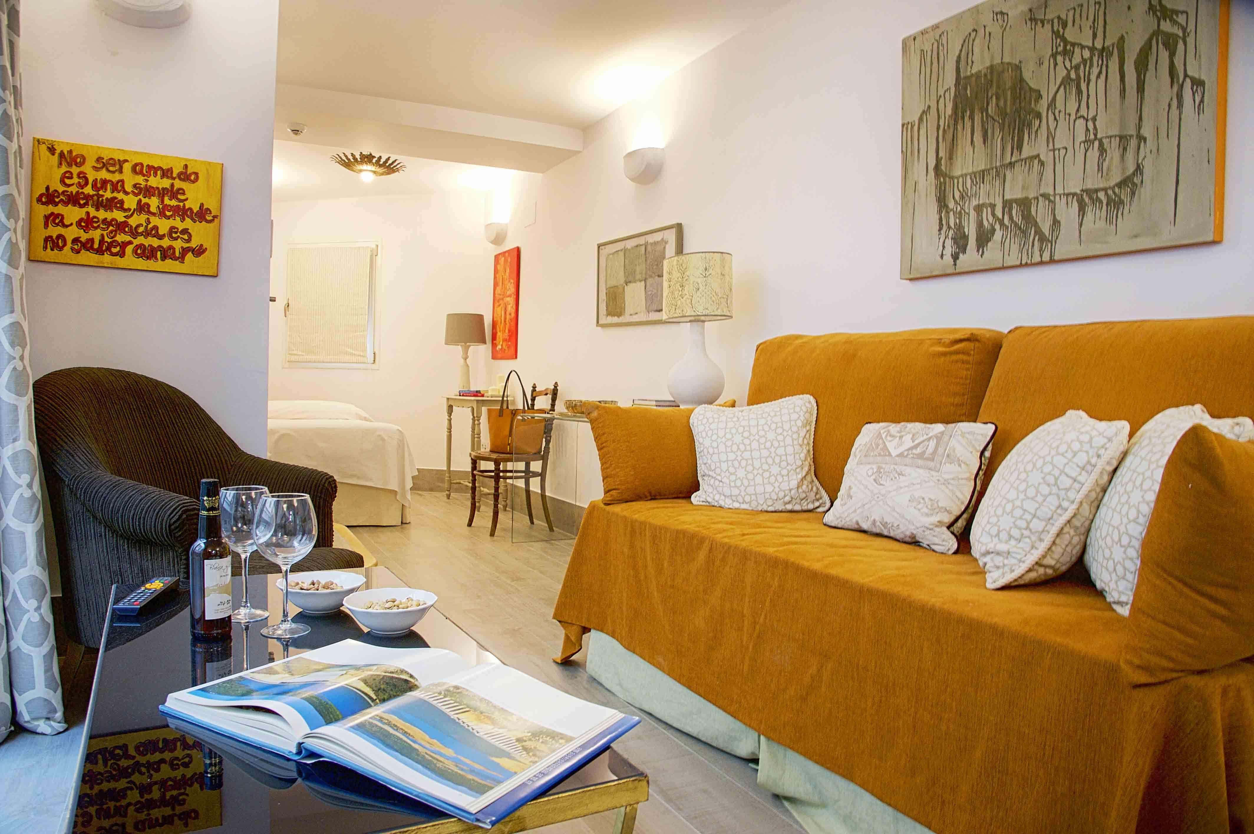 Overland Suites Catedral Севилья Экстерьер фото
